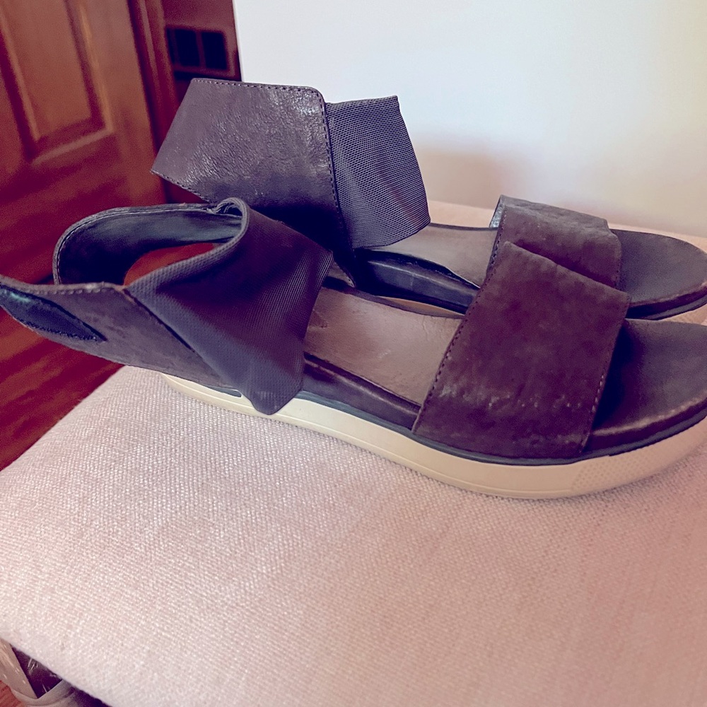 Eileen Fisher sport sandal size 8